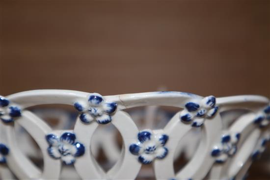 An 18th century Worcester blue and white chestnut basket diameter 18cm